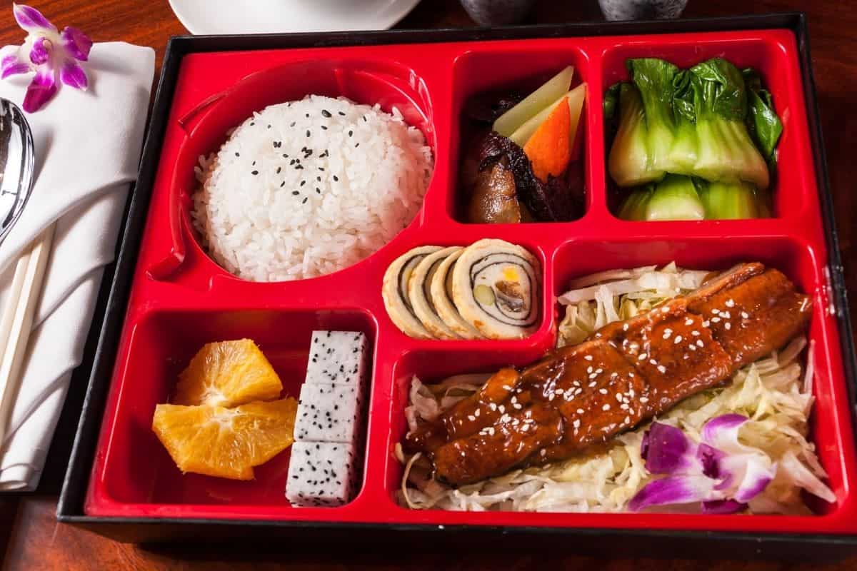 Ekiben: Japan’s Railway Boxed Lunches - TankenJapan.com